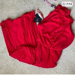 NWT Aqua Women’s Red Chiffon Halter Neck Pleated Skirt Maxi Formal Gown, Size 6